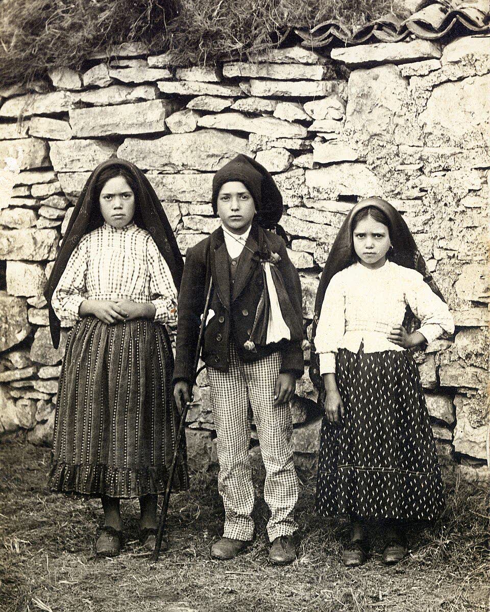 Die drei Hirtenkinder von Fatima: Lucia, Francisco und Jacinta
